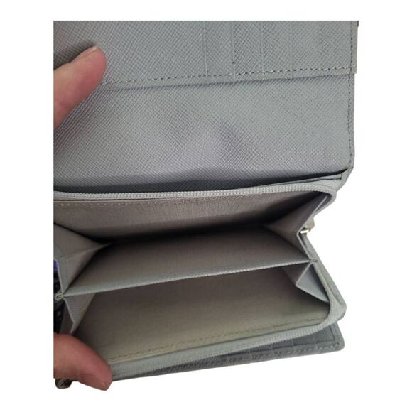 Burberry Gray Leather Wallet with Silver Hardware Very Lightly Loved - Picture 8 of 11